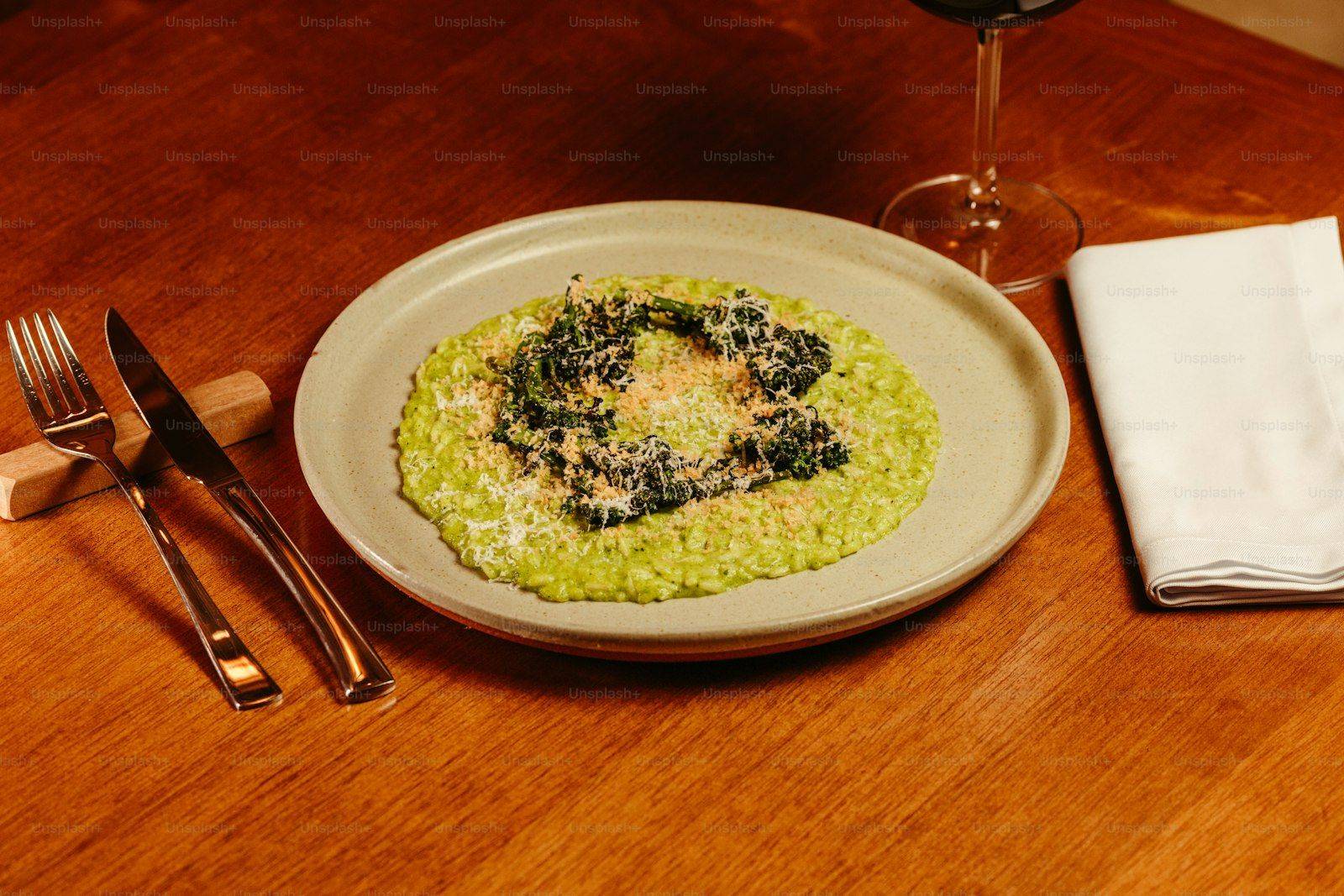 Courgette ribbon salad with melon and pomegranate seeds — vegetarian inflight dining